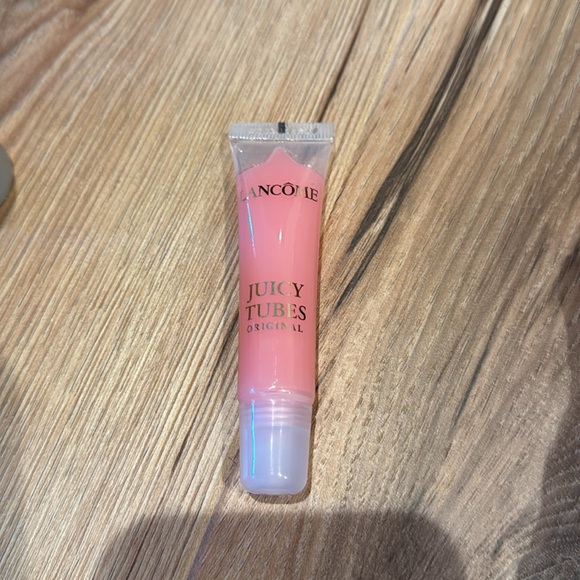 Lipsticks from Westman Atelier (mini and full sizes) and Lancome lip gloss - Picture 8 of 11